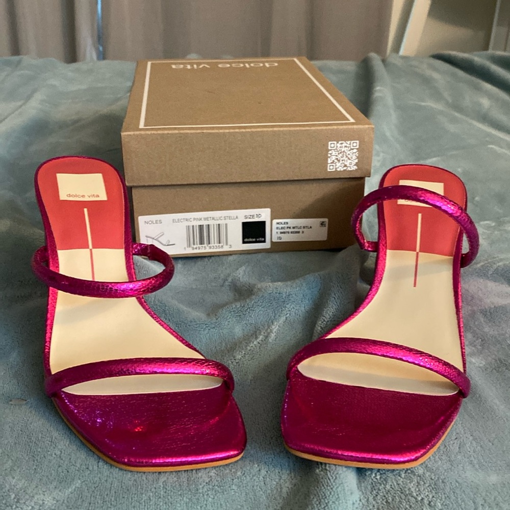 Dolce Vita Noles slide
